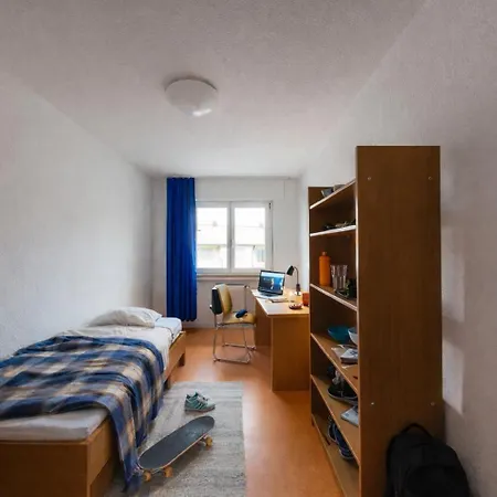 Private In A Shared Space - 5 Min To Hbf